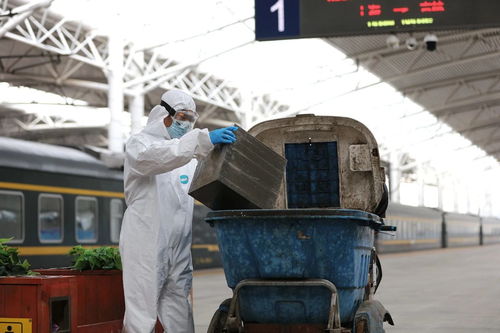 致敬暑运背后的铁路人 油罐车上的坚守与奉献